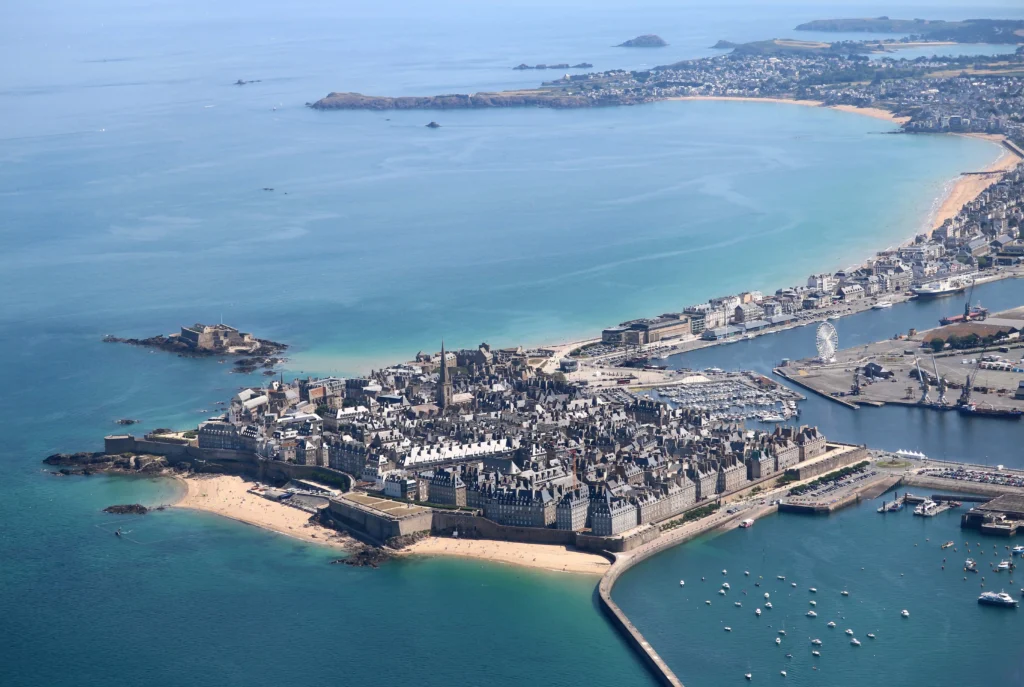Découvrez le Vieux Saint Malo, un quartier historique proche de notre gîte au Mont Saint Michel.